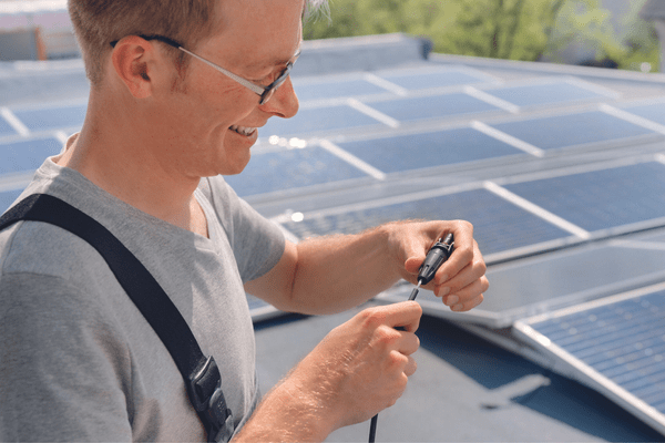 Cutia de conexiuni PV Next - cablarea simplă, rapidă și sigură a sistemelor fotovoltaice
